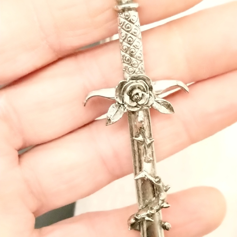 Jp 2000 sword necklace